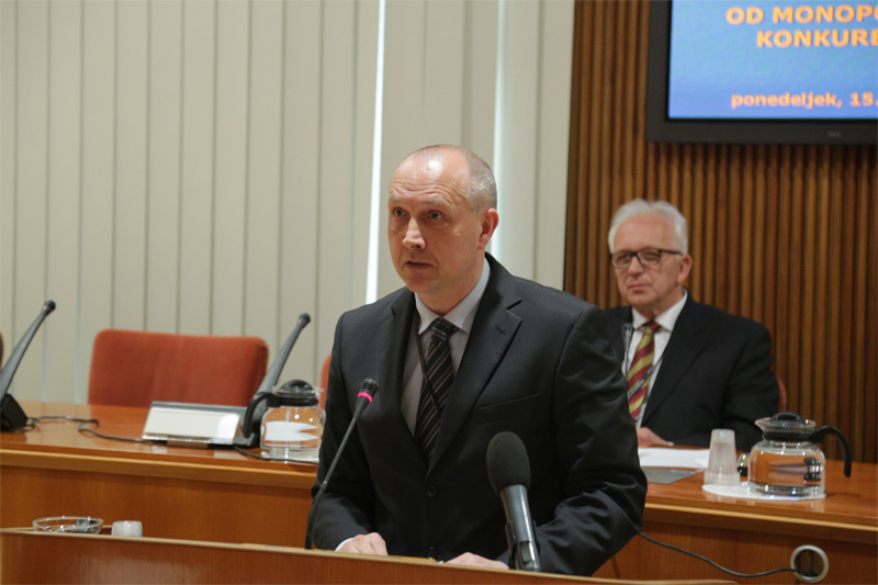 Posnetek razprave dekana FPV dr. Vaupota na posvetu v Državnem svetu