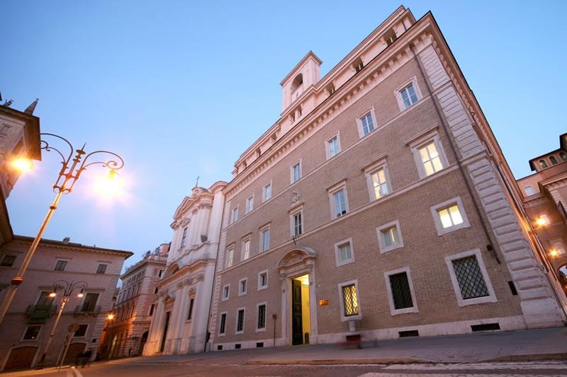 Podpisali smo dogovor o sodelovanju s Papeško univerzo Svetega Križa iz Rima