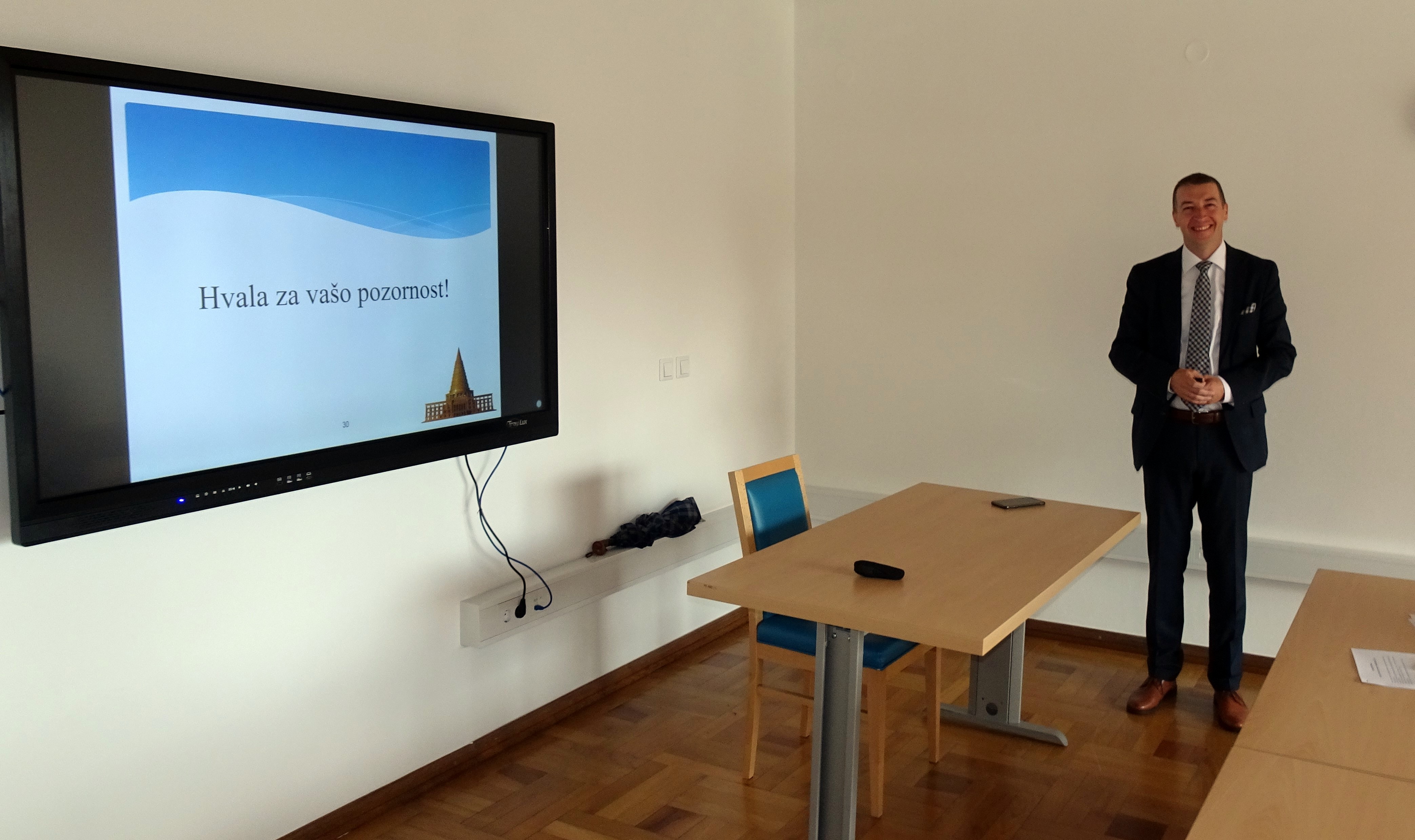 Poslušali smo preskusno predavanje dr. Dušana Štrusa, sekretarja Državnega sveta RS