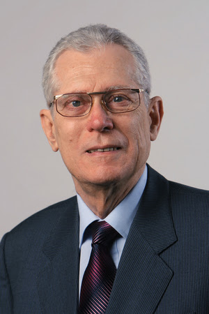 V spomin: zasl. prof. dr. Lovro Šturm (1938–2021)