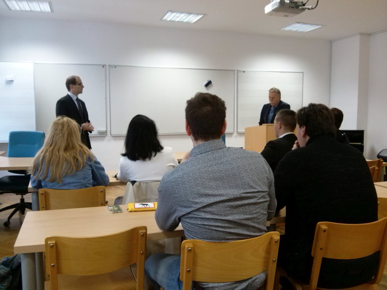 Prvi guverner Banke Slovenije dr. France Arhar predaval študentom FPV